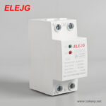 Какова роль самосбрасывающегося устройства защиты от повышенного и пониженного напряжения? .